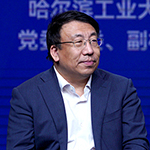 刘挺
哈尔滨工业大学党委常委、副校长
数字化时代将实现教育规模化和教育个性化两个维度的结合。同时,要在学习过程中拥抱大模型,使用大模型工具,不断提高自己的信息素养。